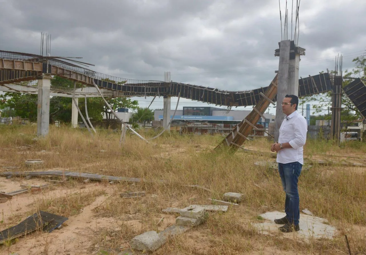 Vitor Valim garante concluir 100% das obras abandonadas por gestões passadas