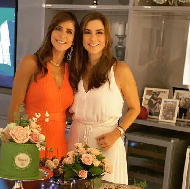 Raquel Jucá brinda seu 4.5 em família