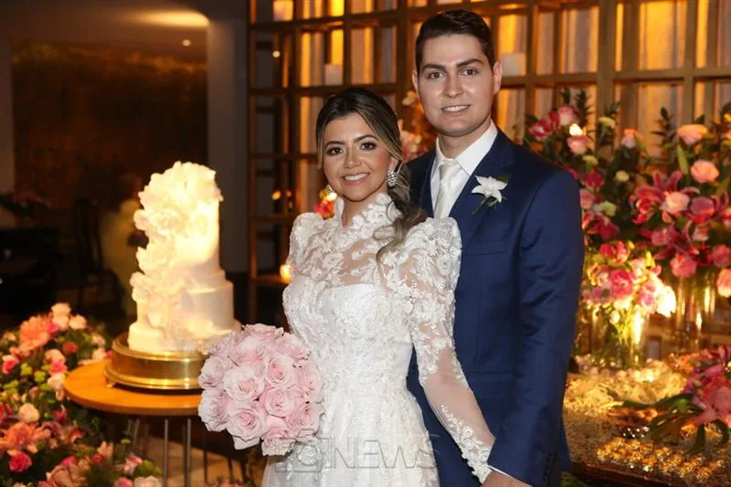 Roberta Romcy e Cleber Oliveira casam no civil