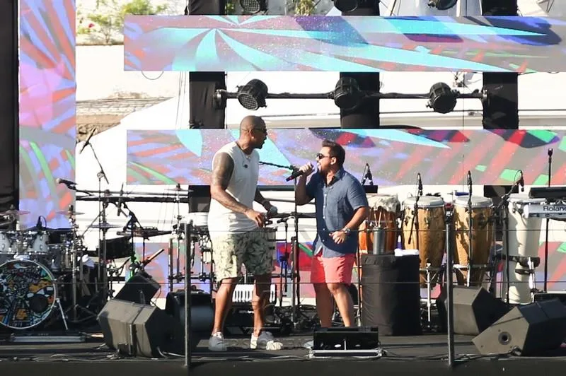 Léo Santana grava DVD com grandes nomes da música no Marina Al Mare