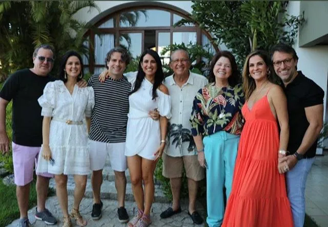 Lia Quinderé festeja a nova primavera com familiares