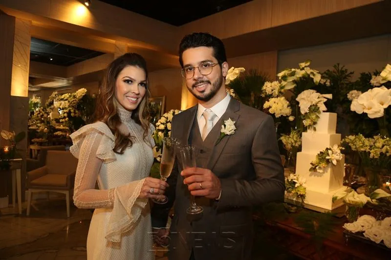 Carine Araújo e Rafael Fujita sobem ao altar