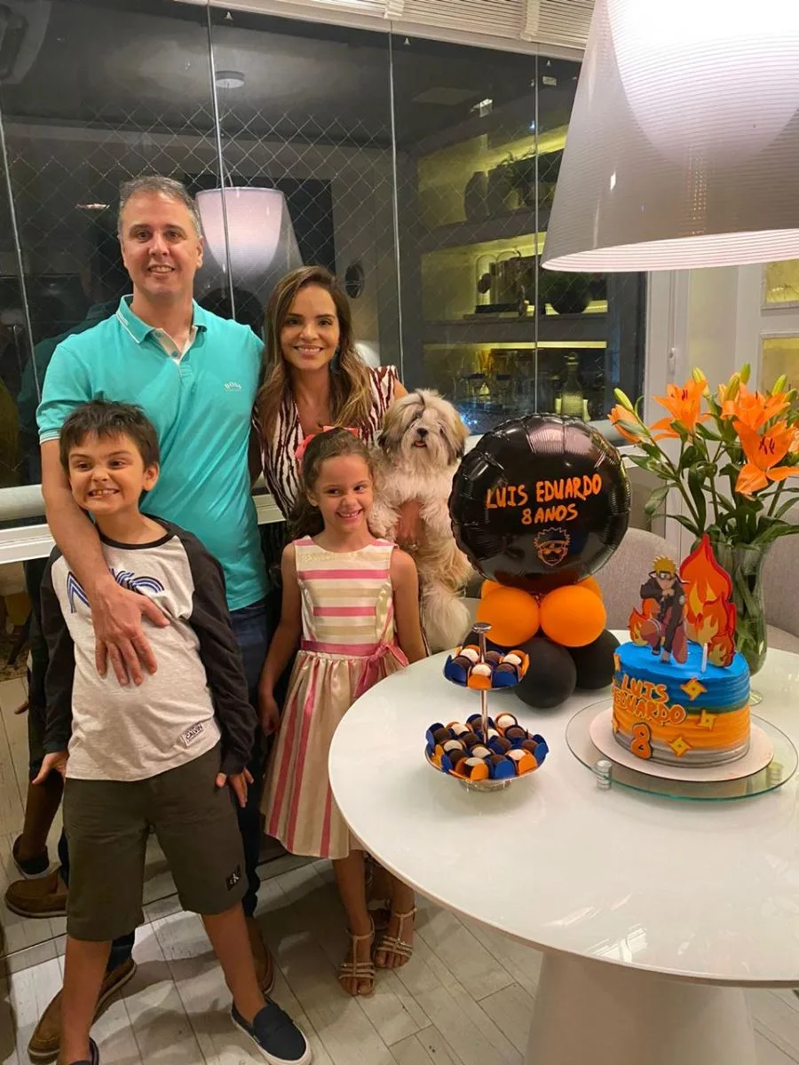 Médicos Viviane e Fabrício Martins celebram aniversário de 8 anos de filho mais velho