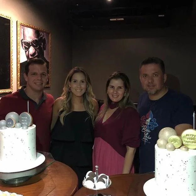Paulinha e André Rolim comemoram aniversários em brinde duplo