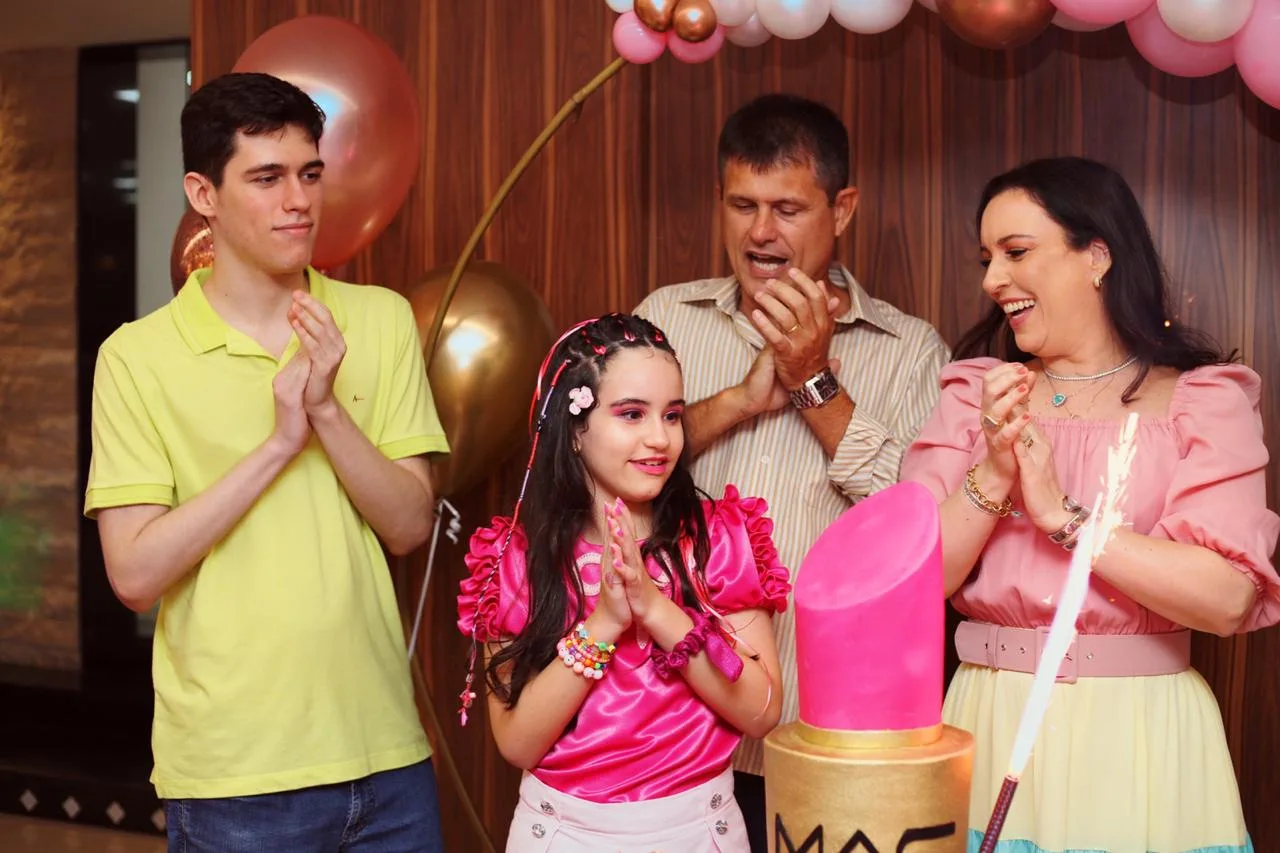 Letícia Rocha comemora aniversário com turma de amigas
