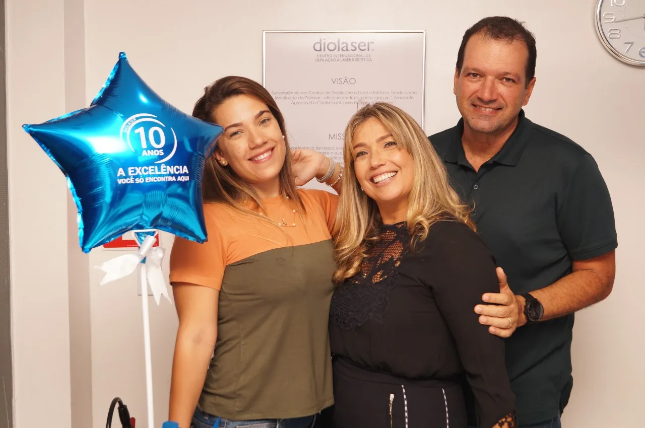Viviane Laranjeira brinda os dez anos da Diolaser