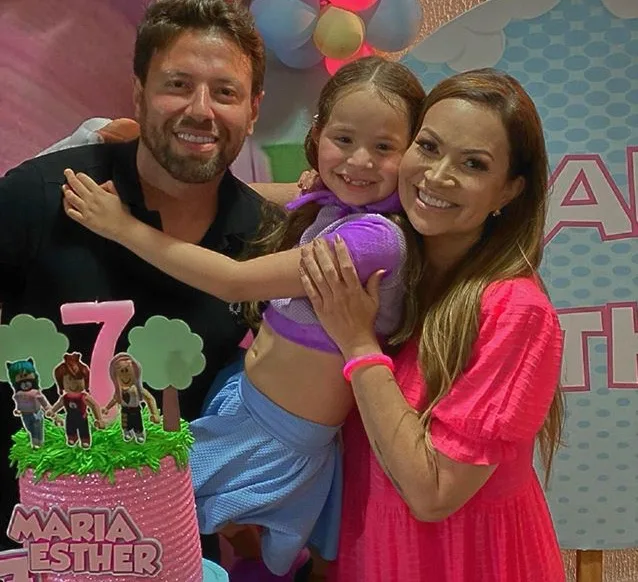 Solange Almeida e Wagner Miau festejam sete anos de Maria Esther