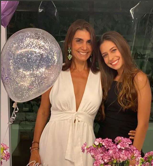 Isabela Albuquerque comemora seus 19 anos em família