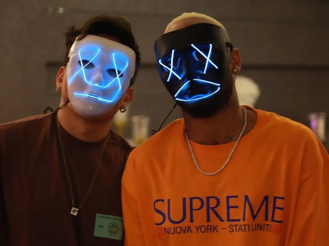 Neymar cai em pegadinha de Halloween feita por seu 'parça' e reação viraliza na web