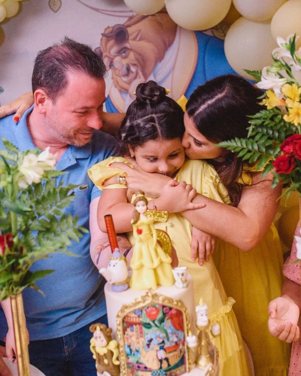 Geórgia Cunha e Cássio Forti festejam os cinco anos de Giovana