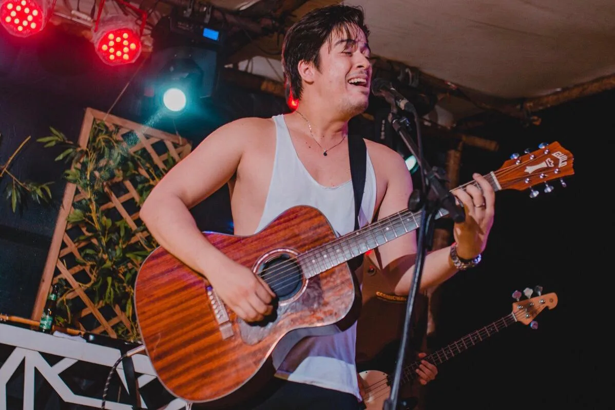 Cafeteria The Coffee promove show intimista com Iago Vital neste sábado