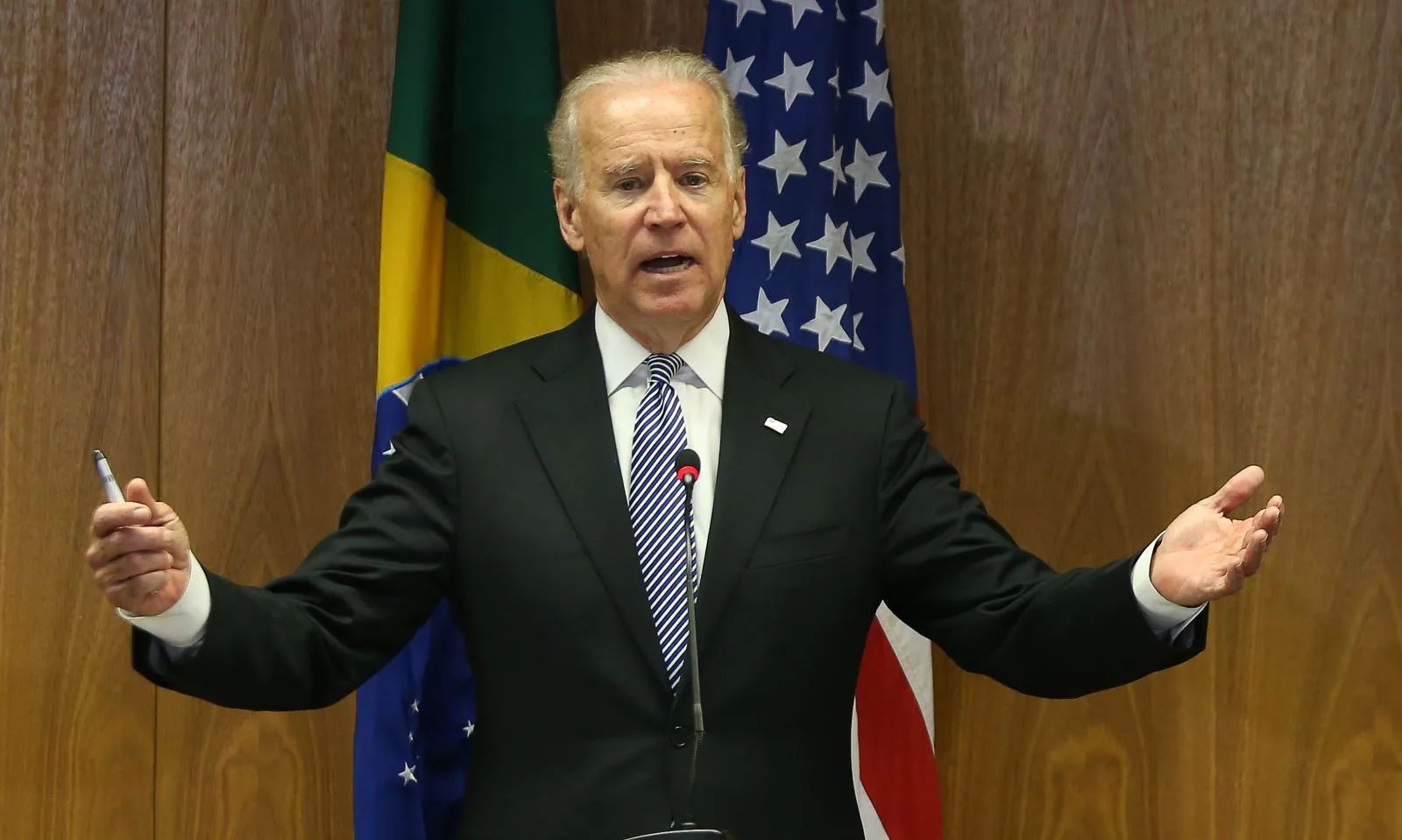 Biden derrota Trump e freia aventura populista, aponta projeção