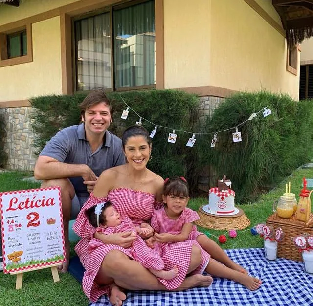 Clarissa Aguiar e Paulo Porto celebram o 2º mesversário de Letícia