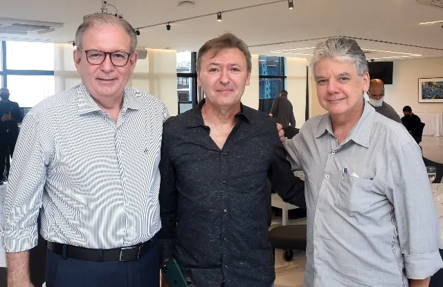 Ricardo Cavalcante comemora aniversário com colaboradores na FIEC