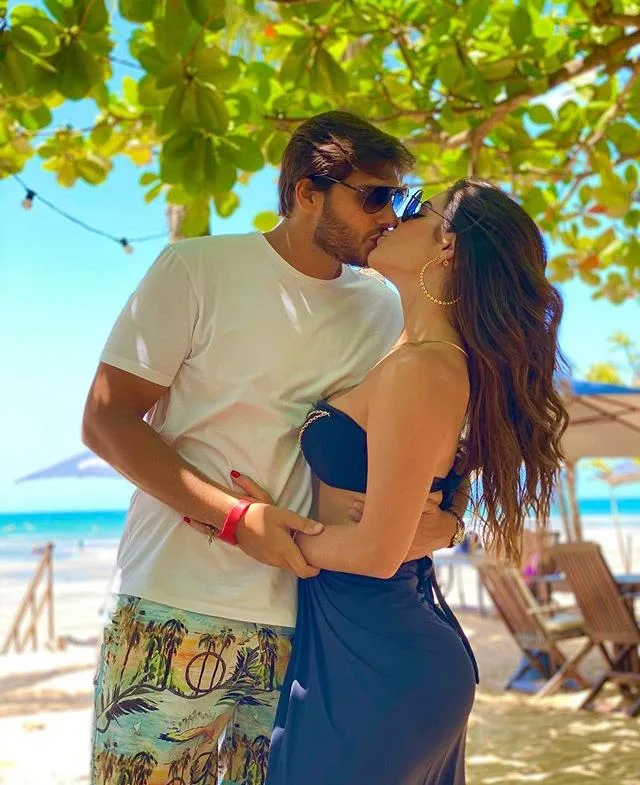 Camila Nogueira e Rômulo Leite curtem Jeri em clima de lua de mel
