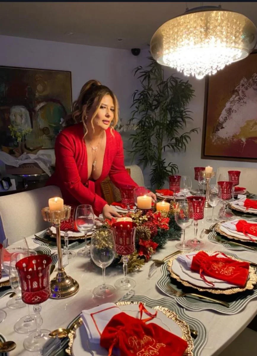 Montiele e Humberto Arruda recebem amigos para jantar