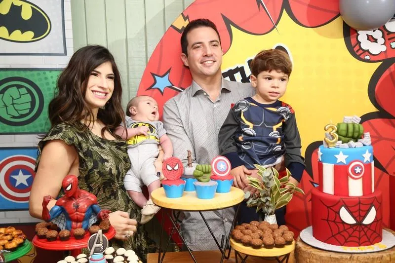 Themis e Roberto Briand comemoram os três anos do filho Theo