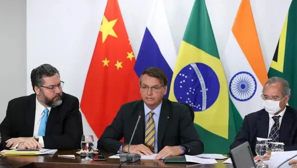 Bolsonaro discursa em painel do Brics e diz que vai revelar países que importam madeira ilegal