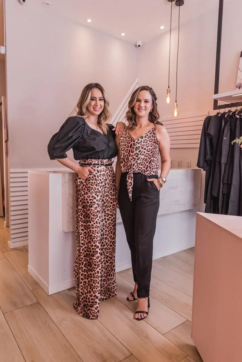 Juliana e Luana Aragão celebram os três anos de sua Anas Aragão