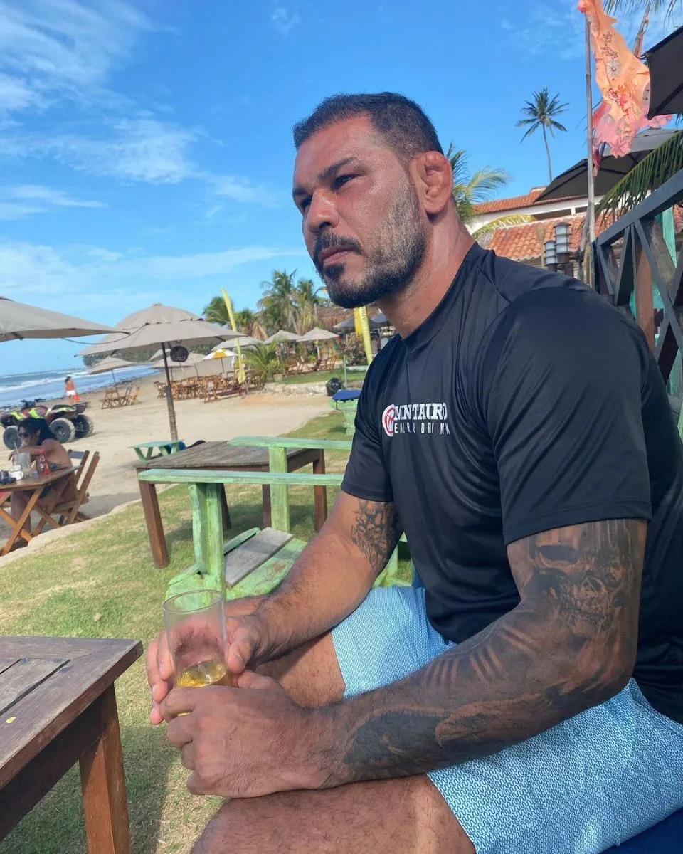 Lutador de MMA Rodrigo Minotauro é encaminhado para hospital em Fortaleza após passar mal