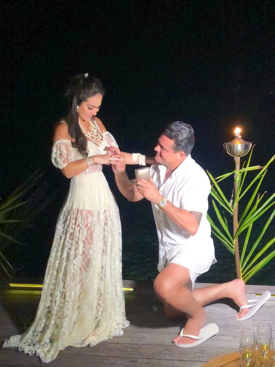 Jamile Lima aceita pedido de casamento surpresa de Isaías CDS nas Maldivas