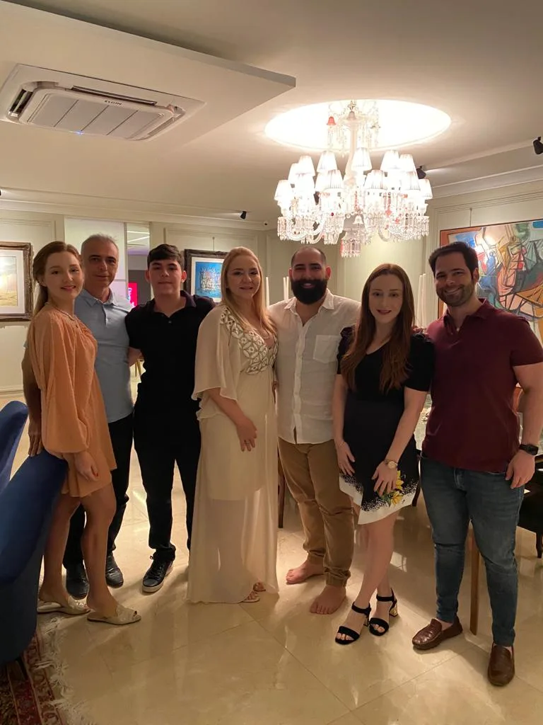 Sandra Fujita e Rogério Torres comemoram 15 anos do filho Pedro