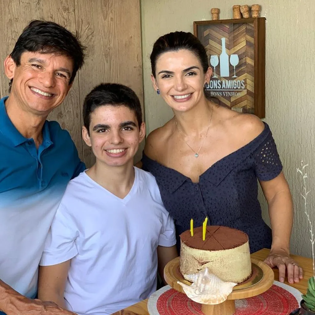 Monaliza e Orlando Cavalcante celebram os 17 anos do filho Renan