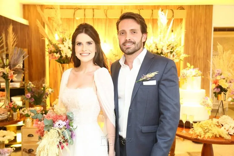 Larissa Cavalcante e Almiro Neto sobem ao altar