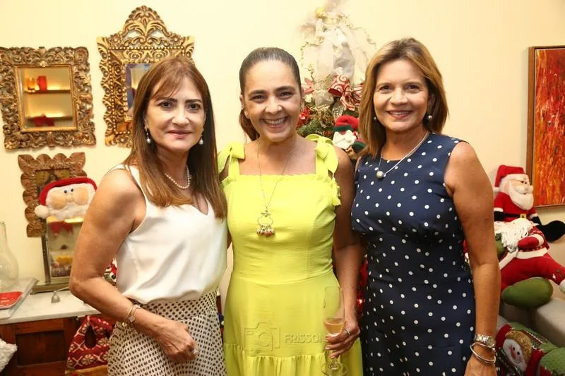 Giana Studart anfitriona amigas para live da Lenita