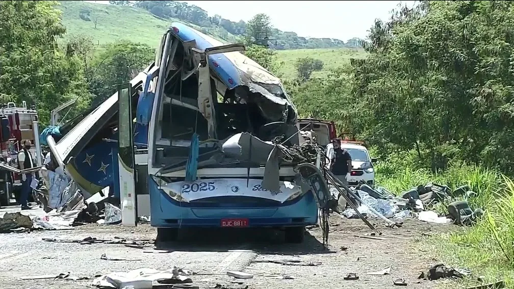 Ônibus de acidente com 41 mortes não tinha registro e estava ilegal desde 2019