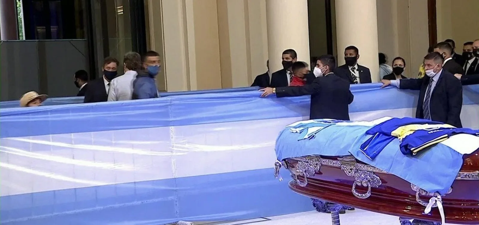 Maradona será velado na Casa Rosada; expectativa é de 1 milhão de pessoas