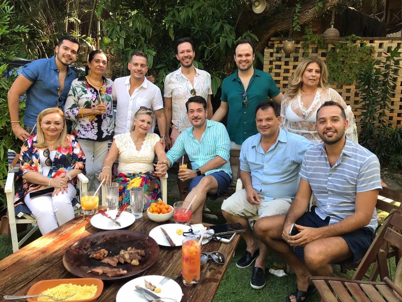 Samuel Machado recebe David Moura do Carmo no Cumbuco ao som da Dj Renata Dib
