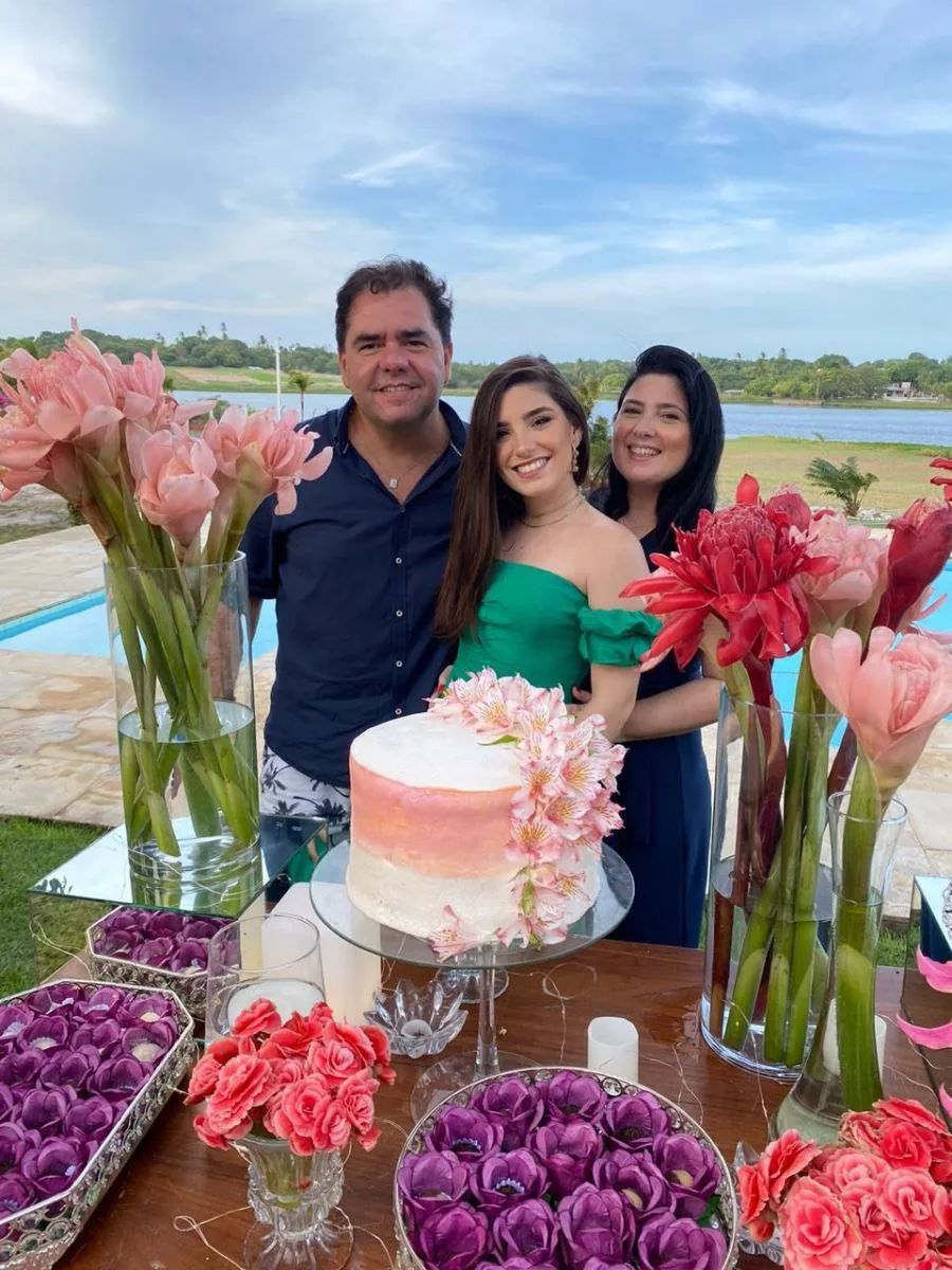 Larissa Cavalcante de Matos festeja seus 20 anos com alegria