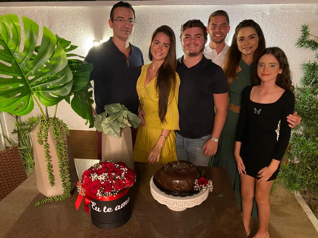 Marjorie Gurgel teve happy birthday em família