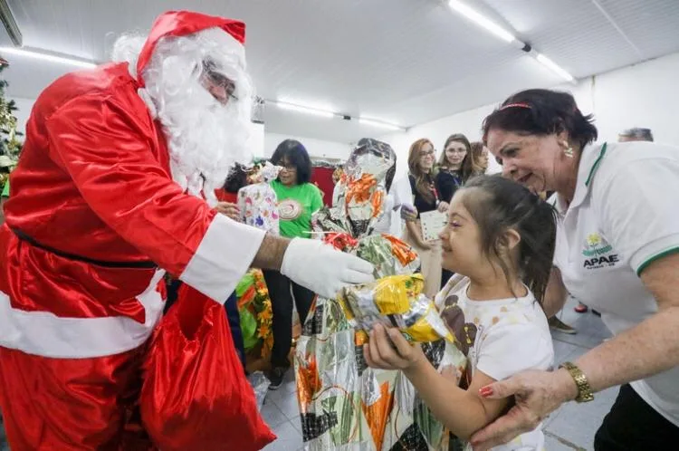 "Adoção” de cartinhas do Papai Noel dos Correios segue até terça-feira, 15