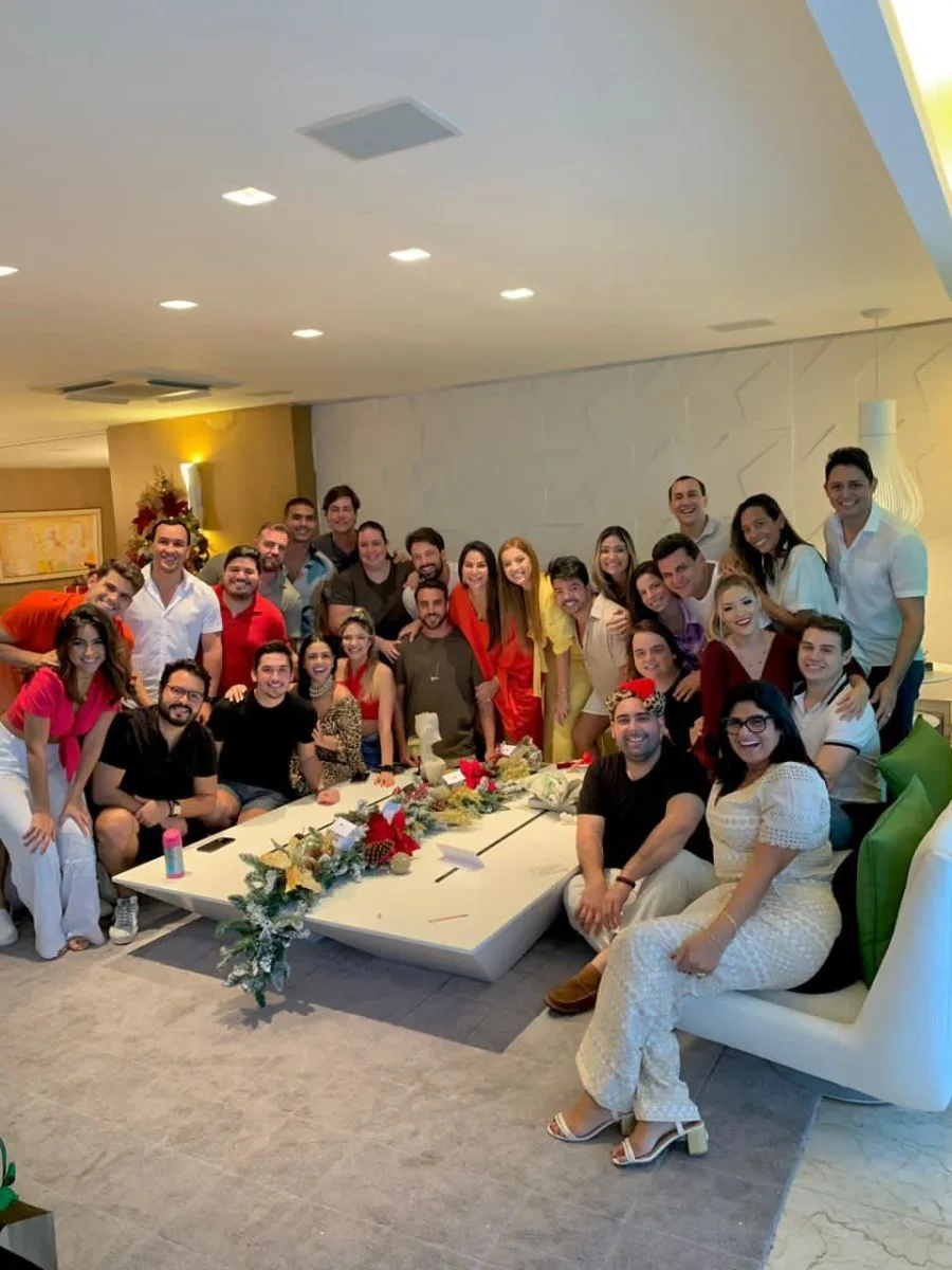 Jamile Lima e Isaías Duarte celebram o Natal com turma de amigos