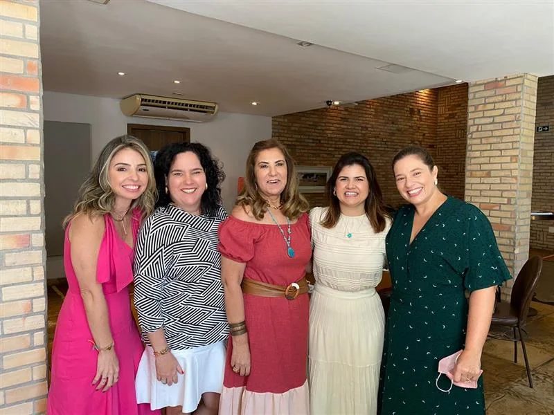 Jória Araripe comemorou nova idade com amigas