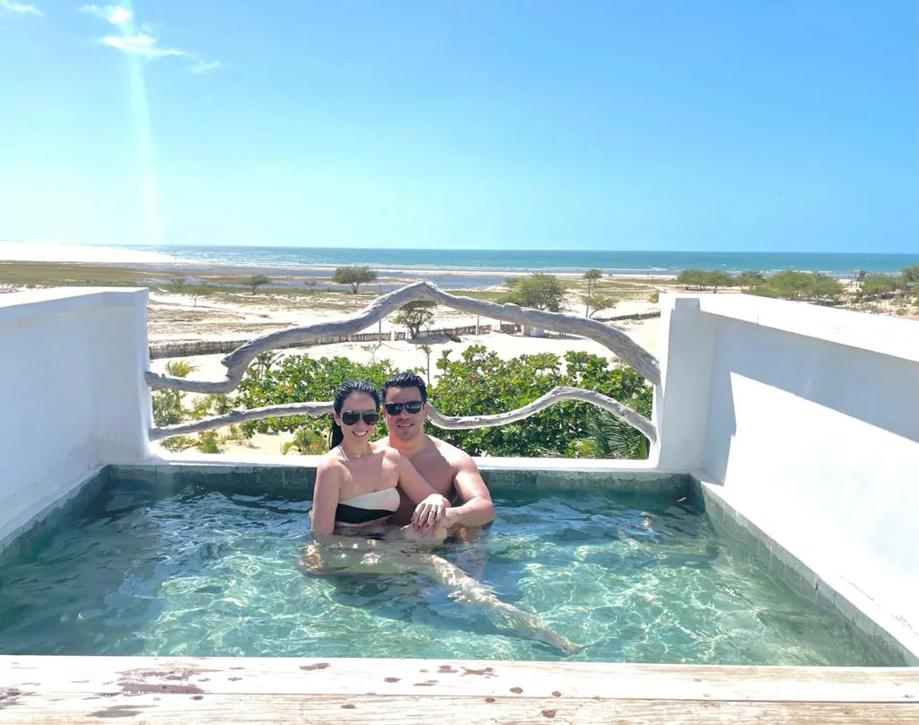 Rachel Bezerra e Igor Vieira brindam 03 anos de casados em Jericoacoara