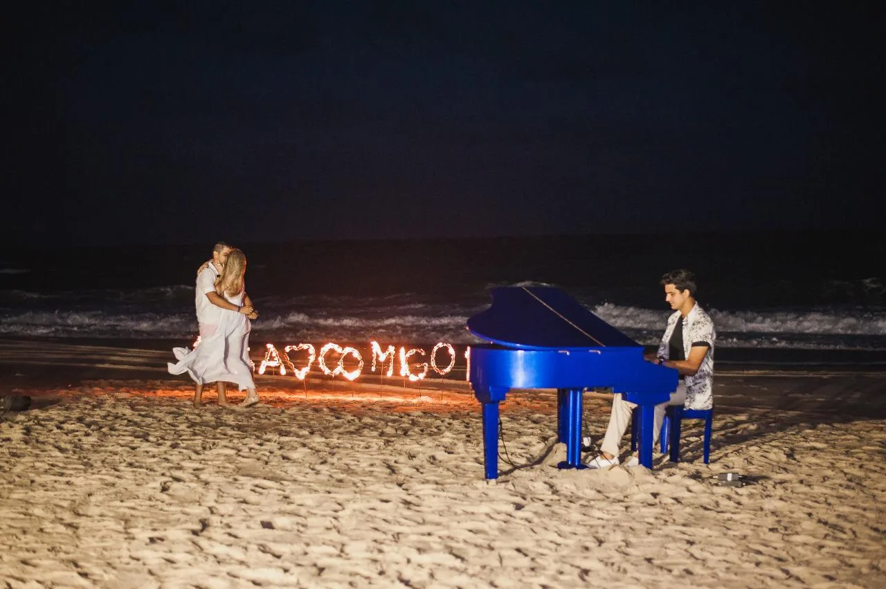 Larissa Silveira é surpreendida com pedido de casamento do namorado Igor Pinto