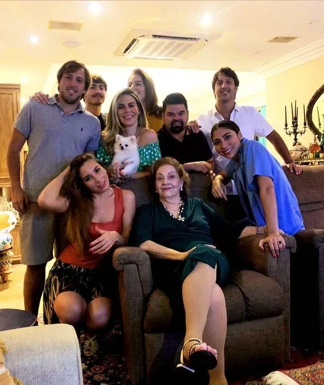 Norma Bezerra recebe a família em ceia natalina