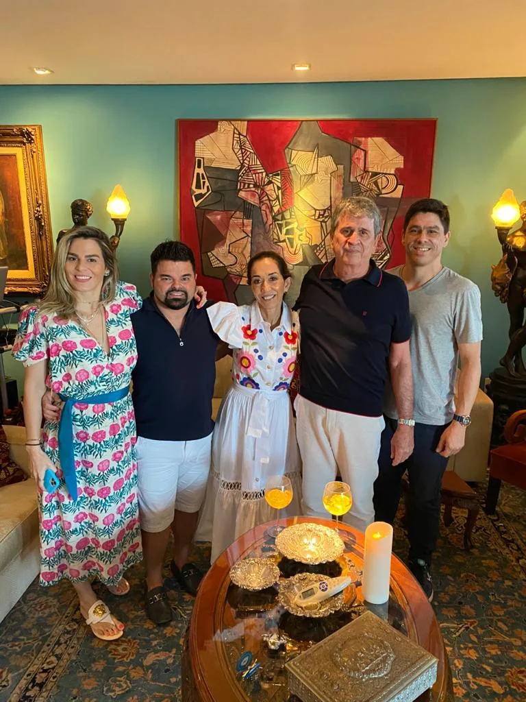Márcia Távora brindou a nova idade com familiares