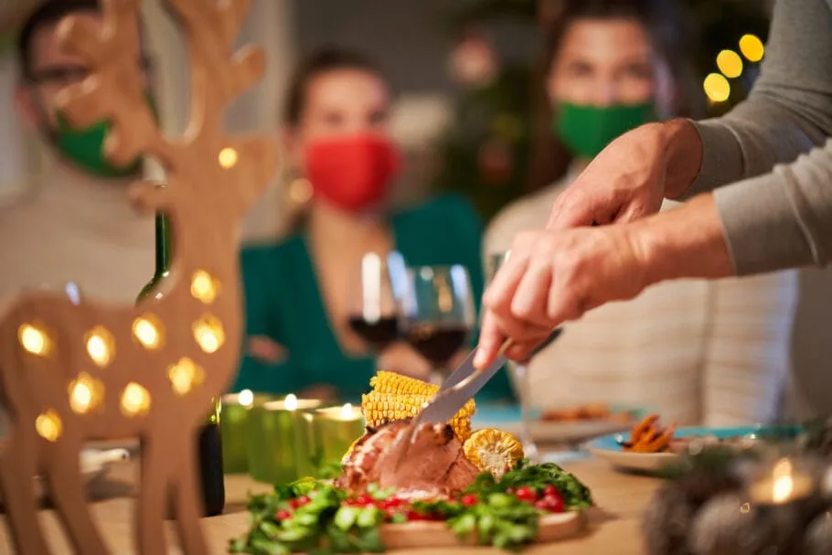 Cuidados para evitar Covid-19 devem permanecer durante a ceia de Natal