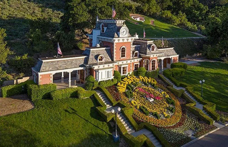 Neverland, famoso rancho do músico Michael Jackson, é vendido por R$ 103 milhões