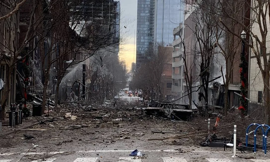 Explosão no centro de Nashville, nos EUA, deixa três pessoas feridas