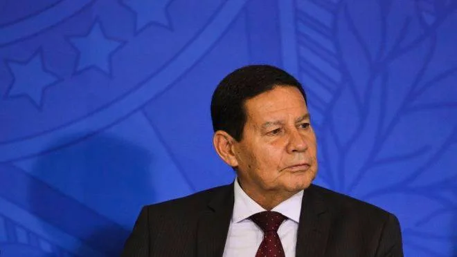 General Mourão recebe diagnóstico de Covid-19 e ficará isolado em palácio, diz Vice-Presidência