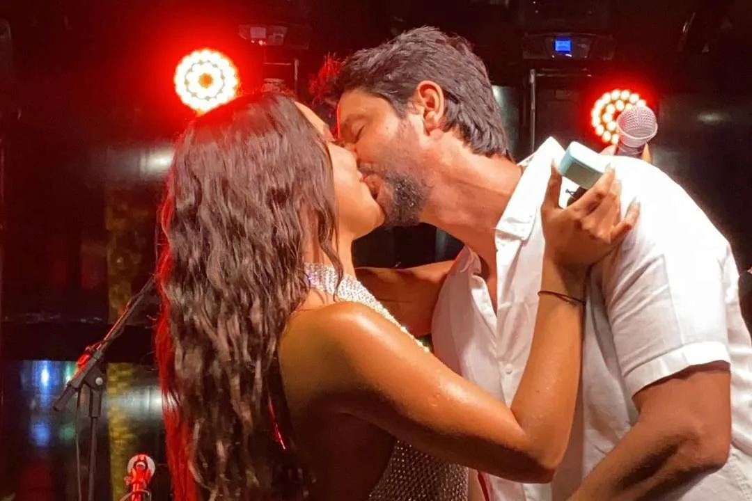 Ex-BBB Emilly Araújo é pedida em casamento no Réveillon