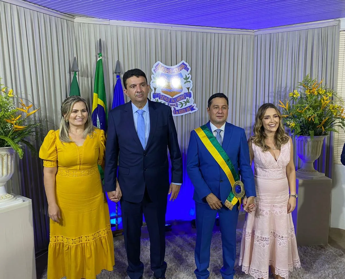 Gracy e Flávio Liffeman assinaram cerimonial de posse na Prefeitura de Russas