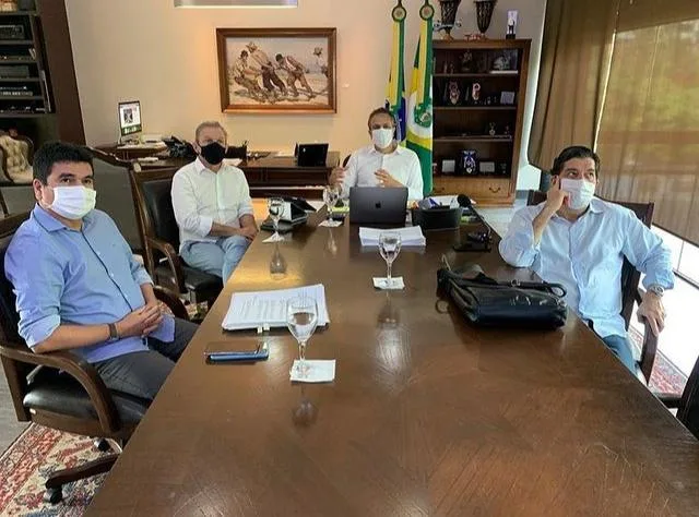 Camilo Santana prorroga decreto de fim de ano e proíbe festas de Carnaval