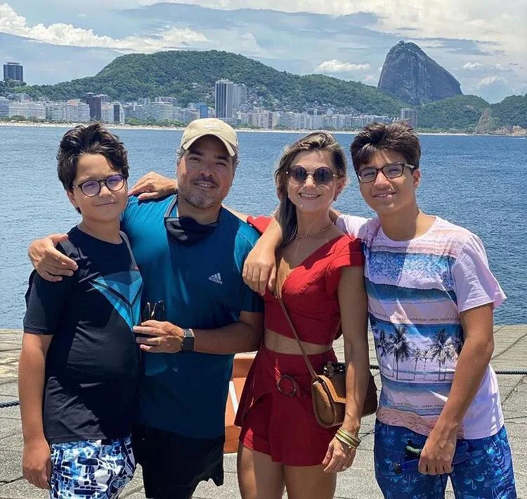 Aline e Leandro Vasques aproveitam temporada de férias