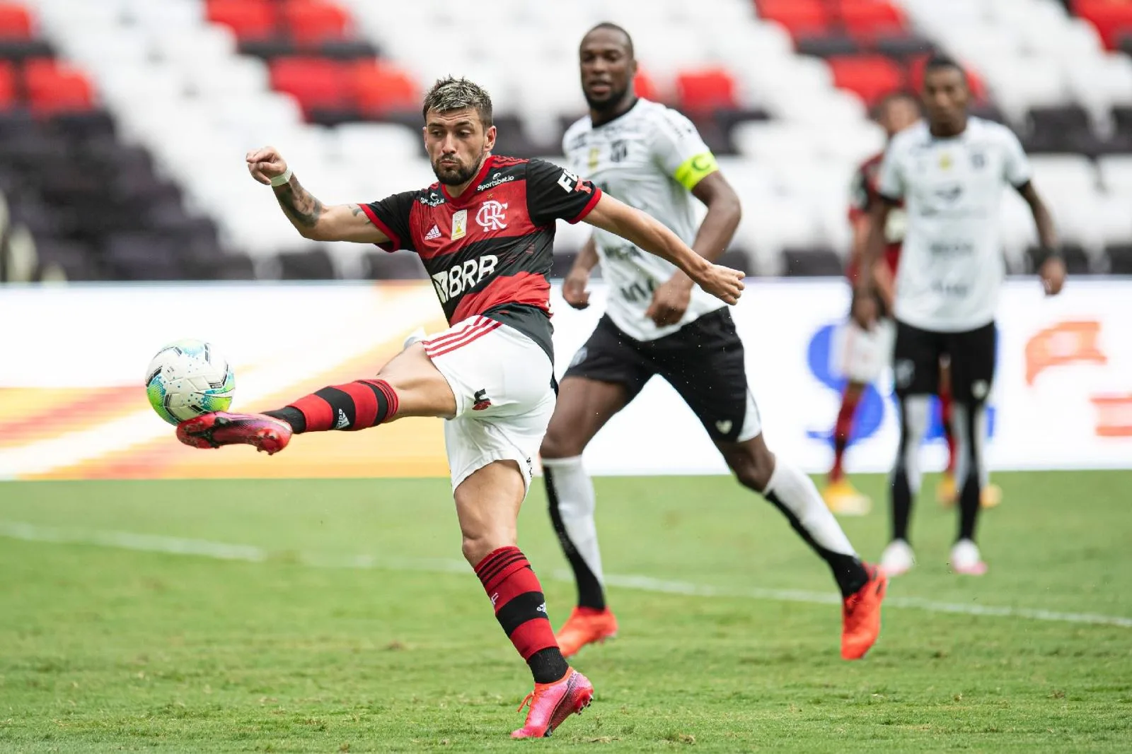 Ceará vence Flamengo no Maracanã e aumenta pressão sobre time rubro-negro